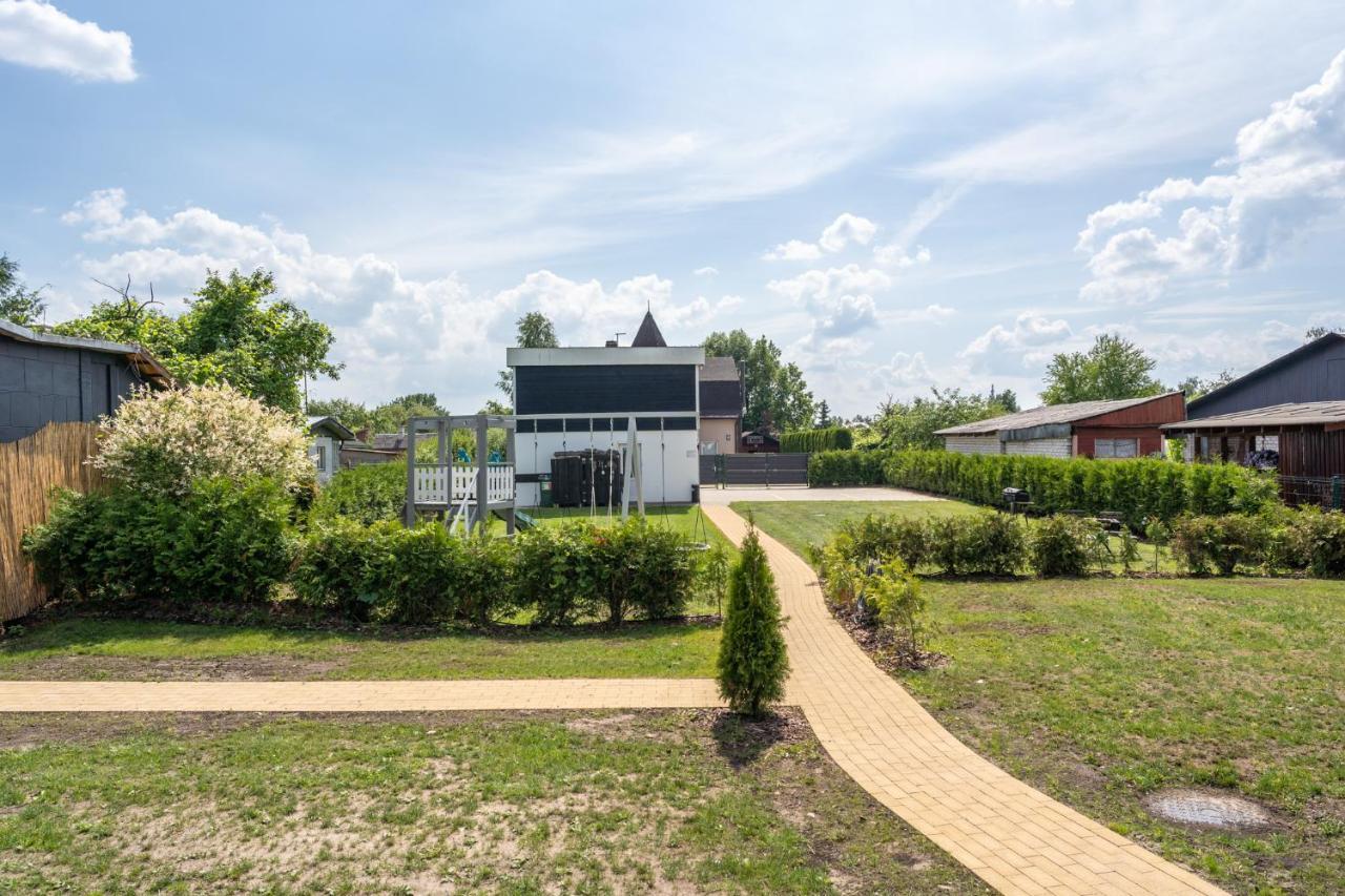 Villa Family Garden House With Free Private Parking & Playground Riga Exterior foto