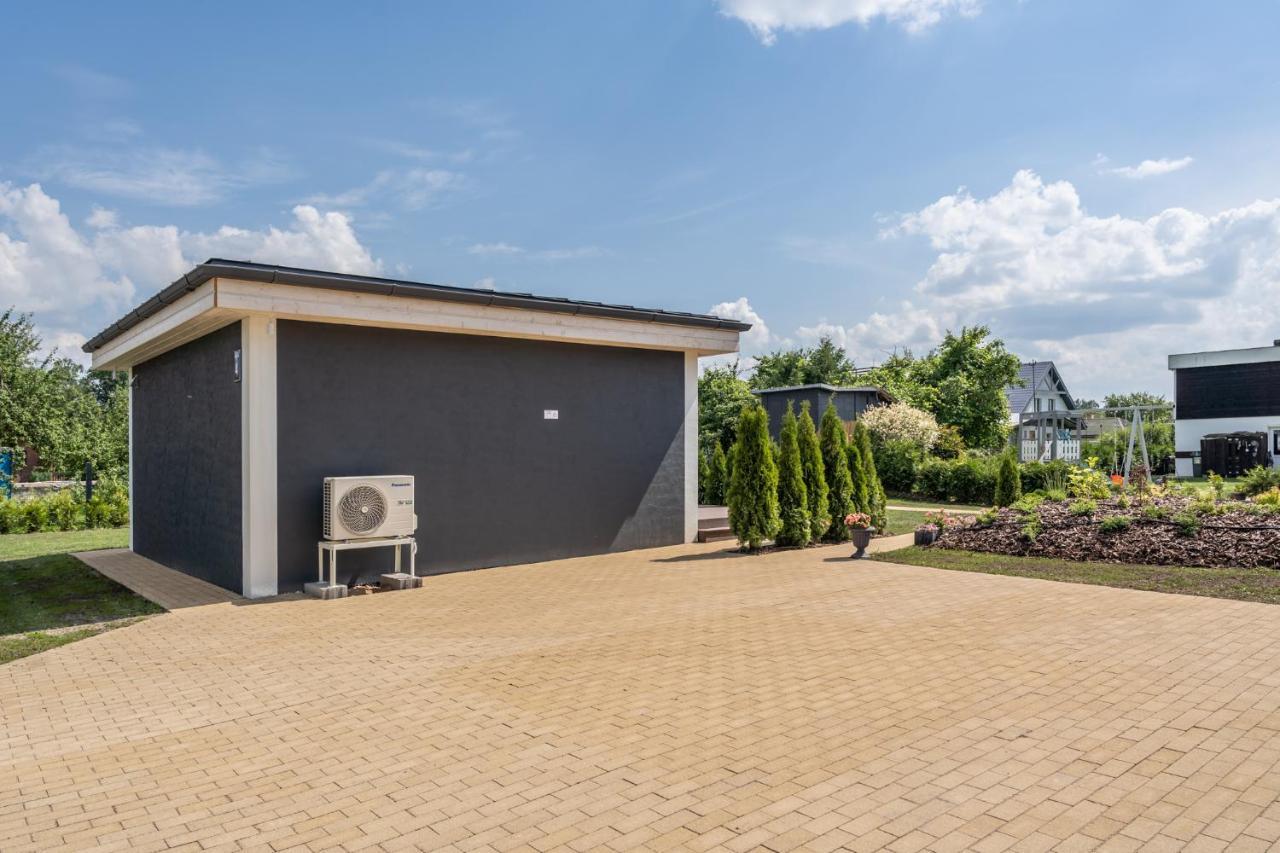 Villa Family Garden House With Free Private Parking & Playground Riga Exterior foto