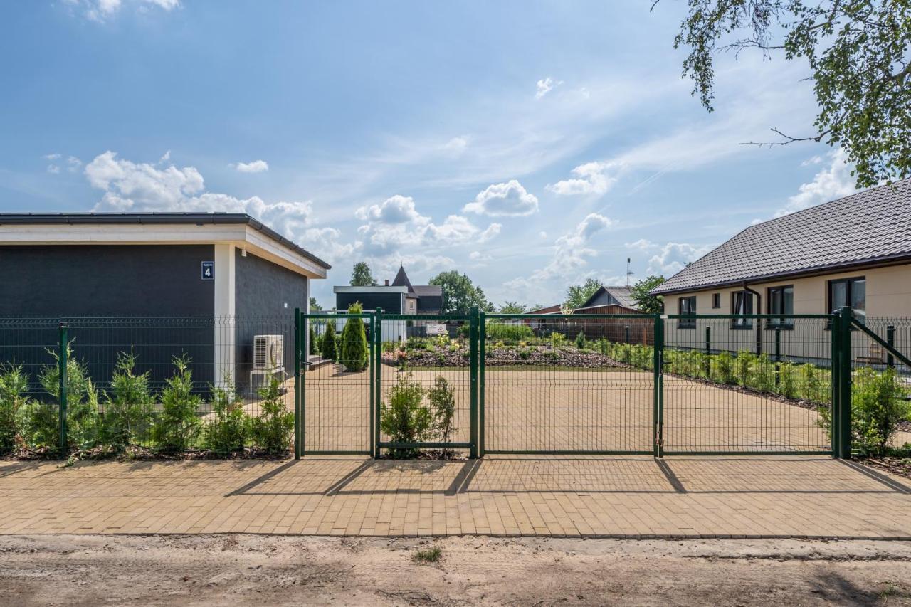 Villa Family Garden House With Free Private Parking & Playground Riga Exterior foto
