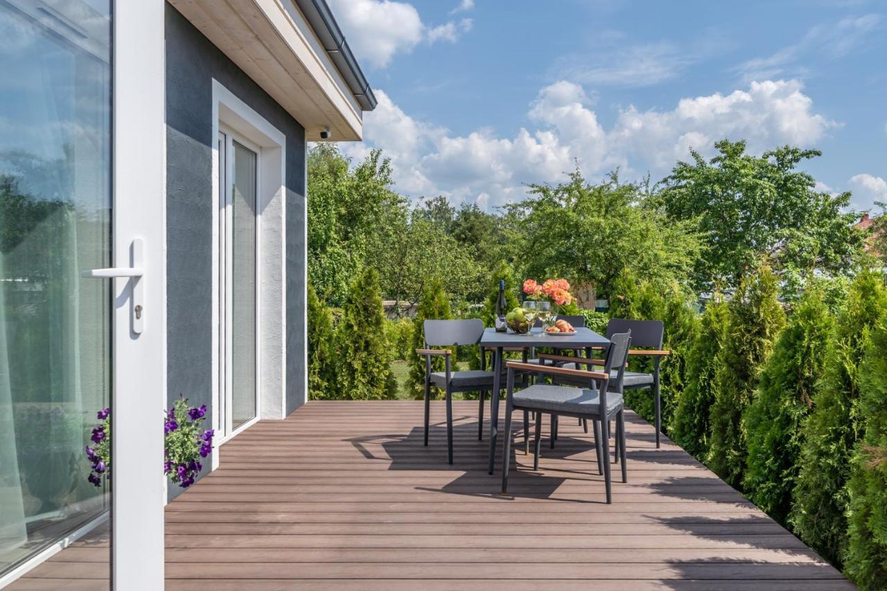 Villa Family Garden House With Free Private Parking & Playground Riga Exterior foto